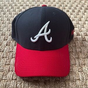 Like New New Era Atlanta Braves Hat, size Large/Xlarge